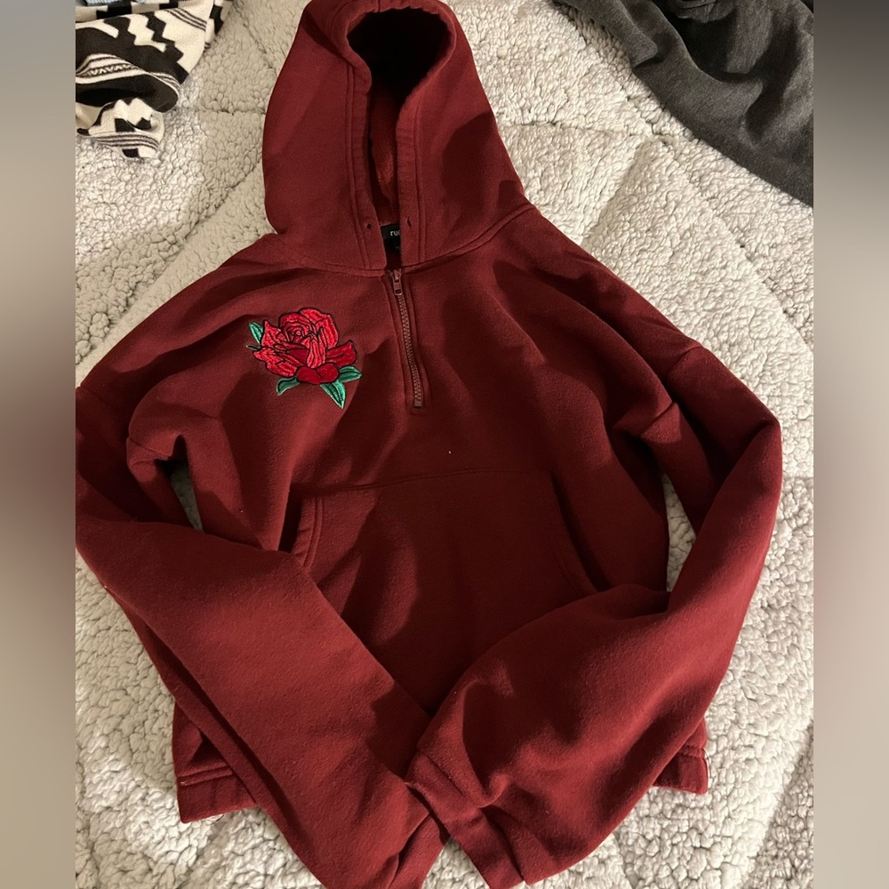 Cropped hoodie in good condition it just doesn’t have the strings